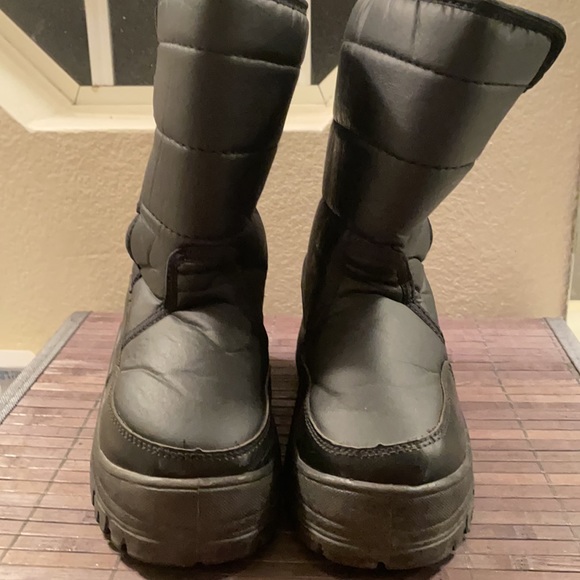 Boys Snow Boots- Minimal Wear⛄️❄️ - Picture 3 of 7